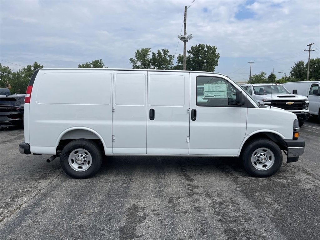 2025 Chevrolet Express Cargo 2500 WT