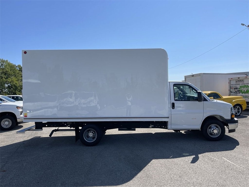 2025 Chevrolet Express Cutaway 3500 1WT