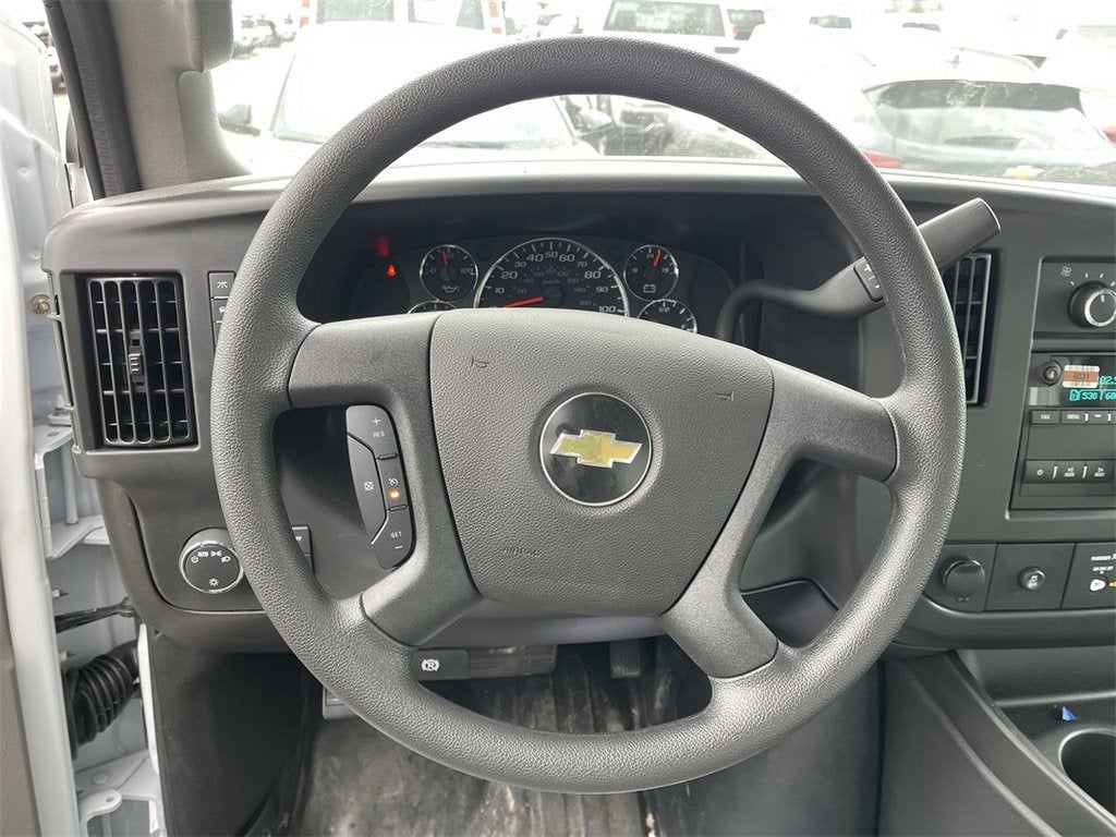 2025 Chevrolet Express Cutaway 3500 1WT