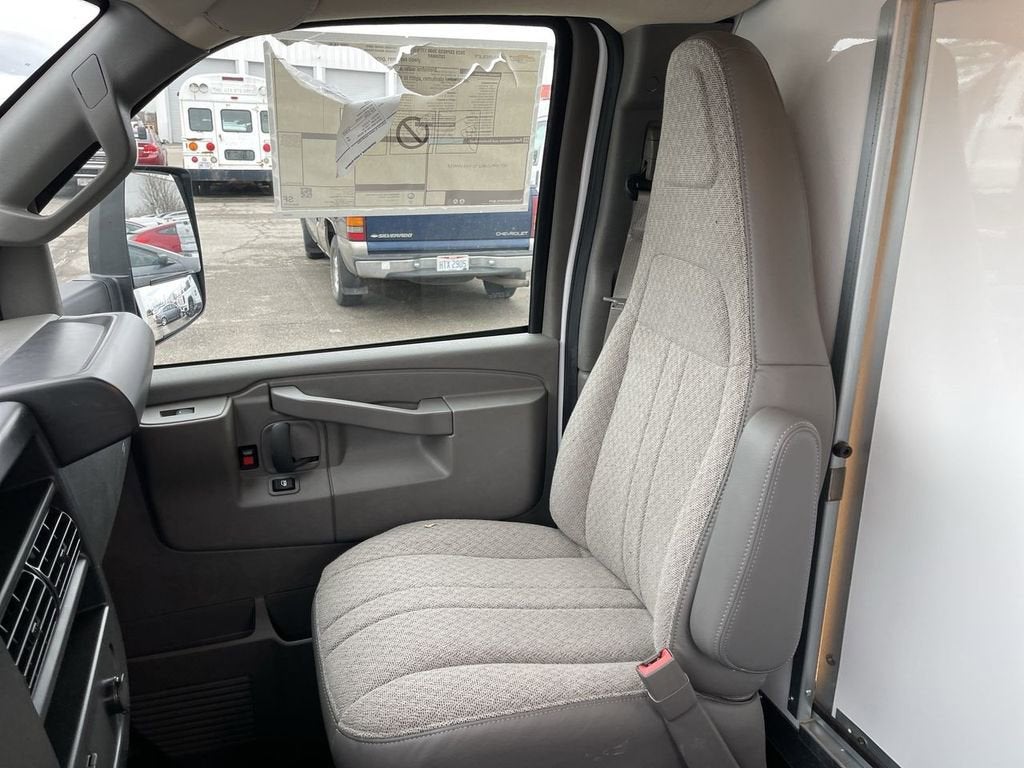 2025 Chevrolet Express Cutaway 3500 1WT