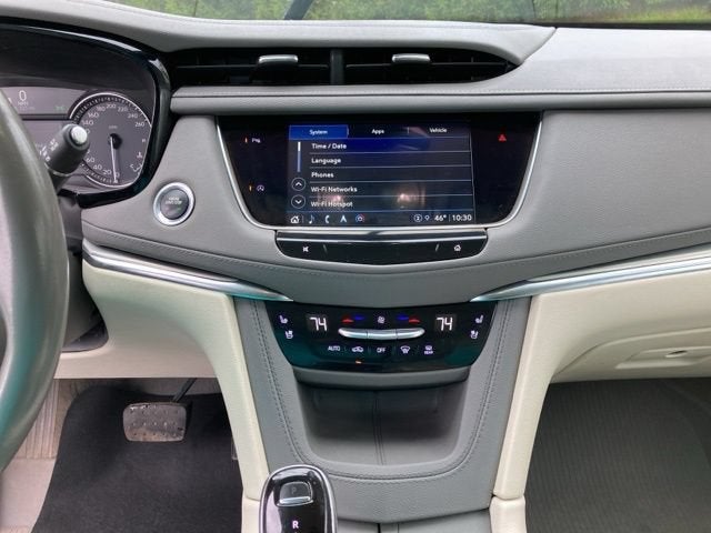2022 Cadillac XT5 Premium Luxury